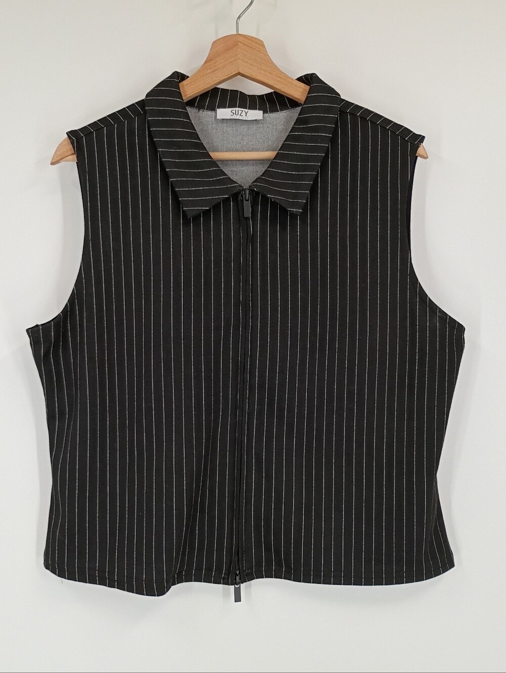 Suzy Shier Sleeveless Zip Front Top